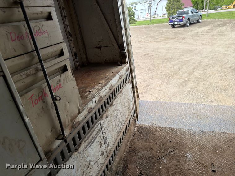 image for item FK0166 1998 International 4900 utility / service truck