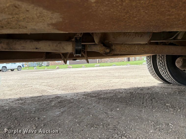 image for item FK0166 1998 International 4900 utility / service truck