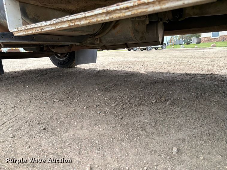image for item FK0166 1998 International 4900 utility / service truck
