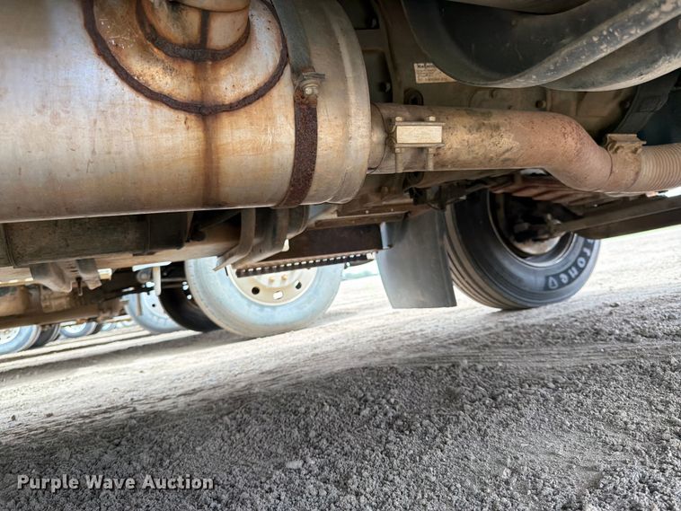 image for item FK0166 1998 International 4900 utility / service truck