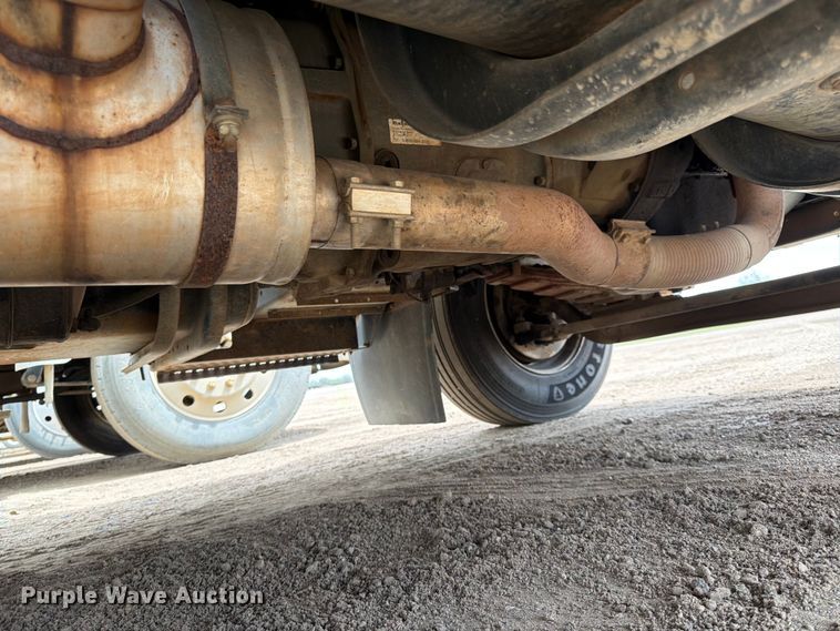 image for item FK0166 1998 International 4900 utility / service truck
