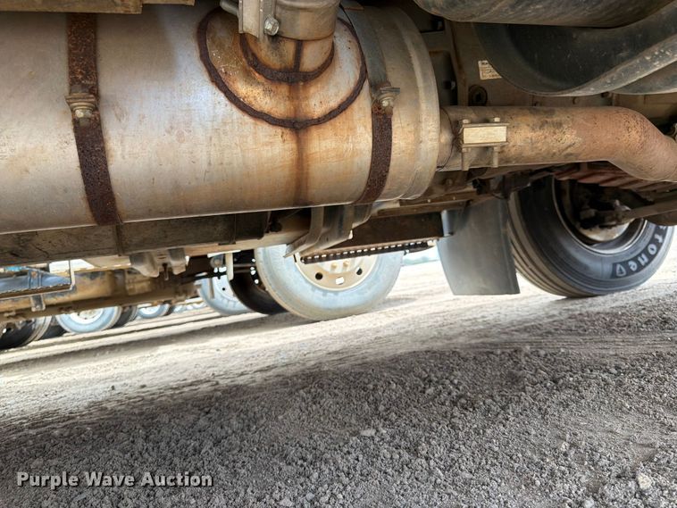image for item FK0166 1998 International 4900 utility / service truck