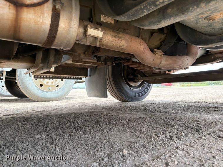 image for item FK0166 1998 International 4900 utility / service truck