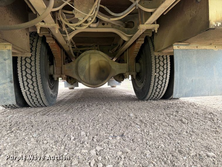 image for item FK0166 1998 International 4900 utility / service truck