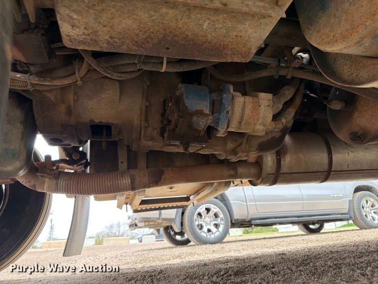 image for item FK0166 1998 International 4900 utility / service truck