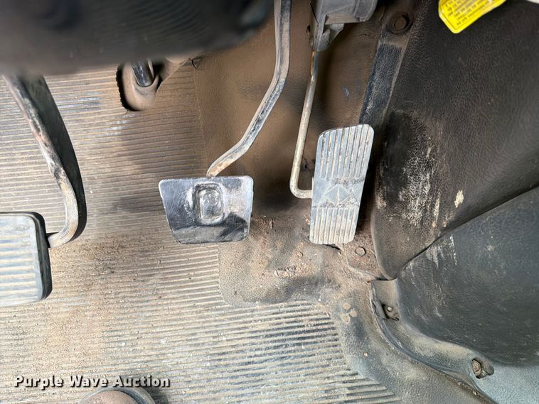 image for item FK0166 1998 International 4900 utility / service truck