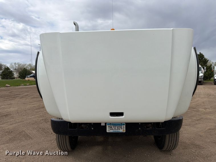 image for item FK0166 1998 International 4900 utility / service truck