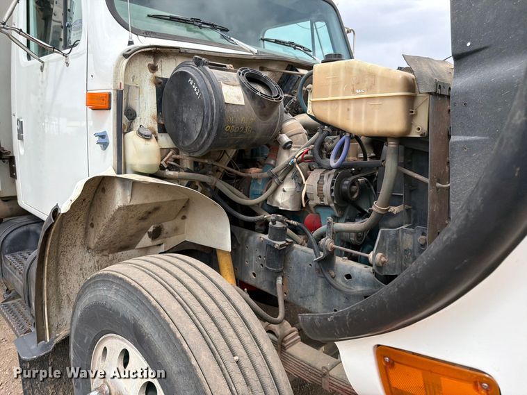 image for item FK0166 1998 International 4900 utility / service truck