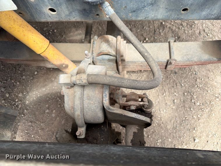 image for item FK0166 1998 International 4900 utility / service truck
