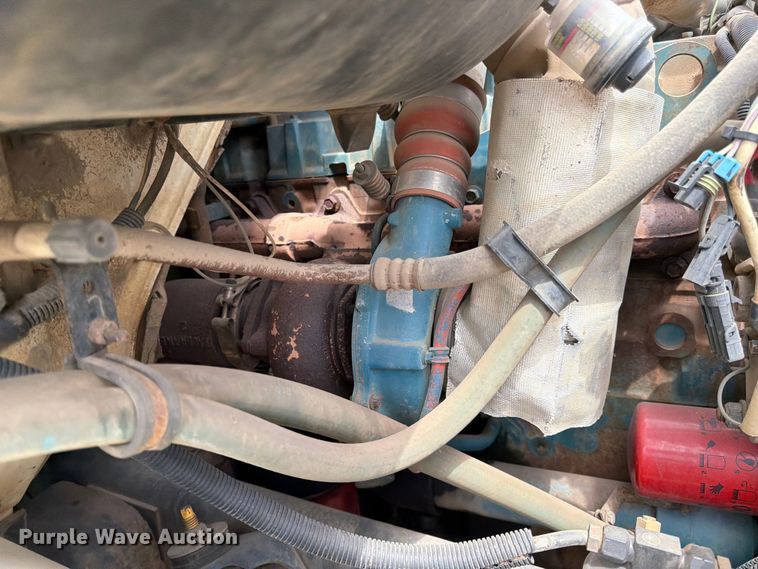 image for item FK0166 1998 International 4900 utility / service truck