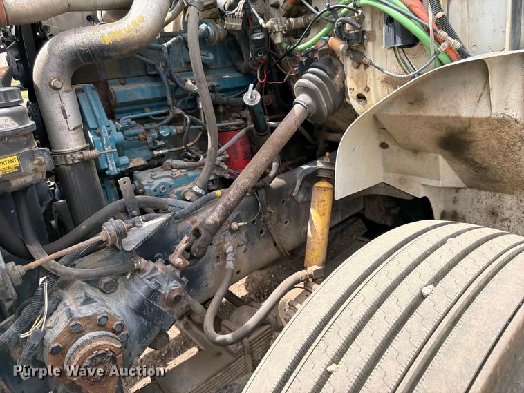image for item FK0166 1998 International 4900 utility / service truck