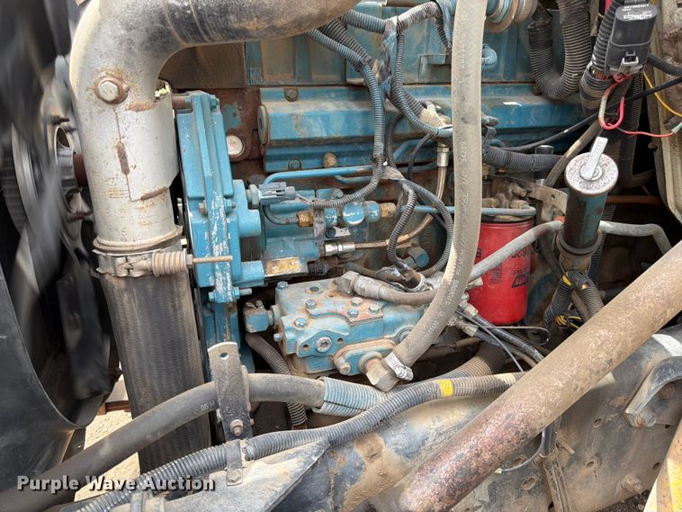 image for item FK0166 1998 International 4900 utility / service truck