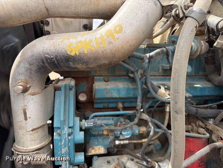 image for item FK0166 1998 International 4900 utility / service truck