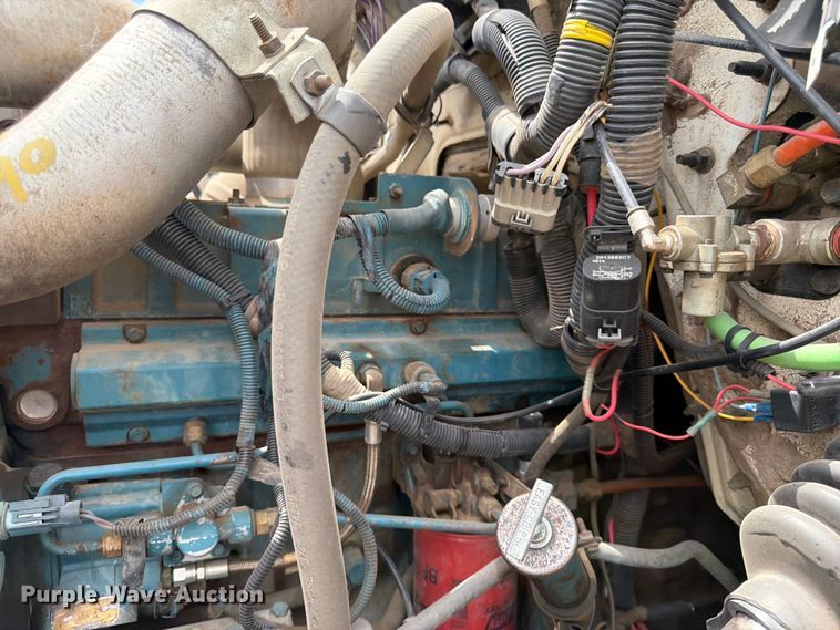image for item FK0166 1998 International 4900 utility / service truck