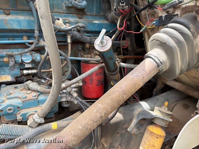 image for item FK0166 1998 International 4900 utility / service truck