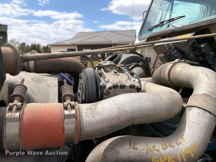 image for item FK0166 1998 International 4900 utility / service truck