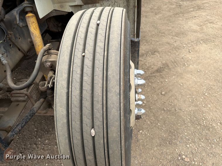 image for item FK0166 1998 International 4900 utility / service truck