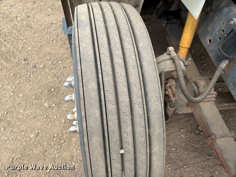 image for item FK0166 1998 International 4900 utility / service truck