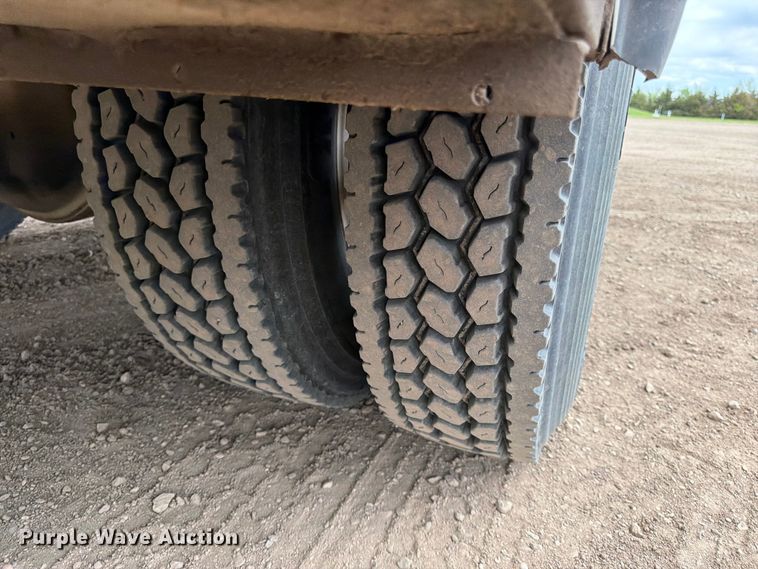 image for item FK0166 1998 International 4900 utility / service truck