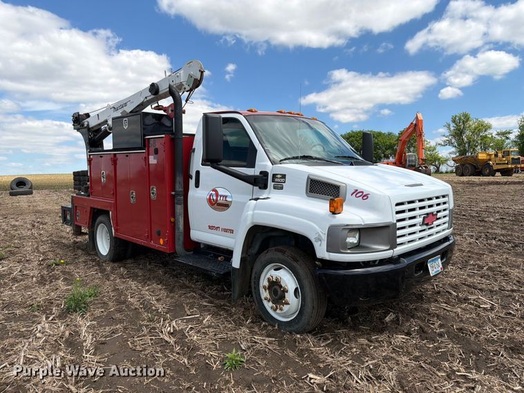 image for item FK0180 2006 Chevrolet C5500 utility / service truck