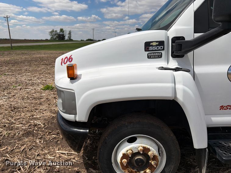 image for item FK0180 2006 Chevrolet C5500 utility / service truck