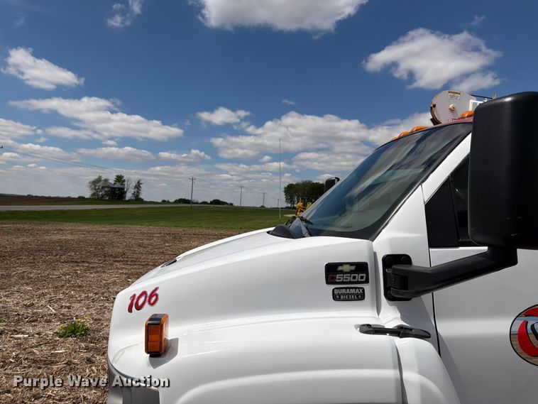 image for item FK0180 2006 Chevrolet C5500 utility / service truck