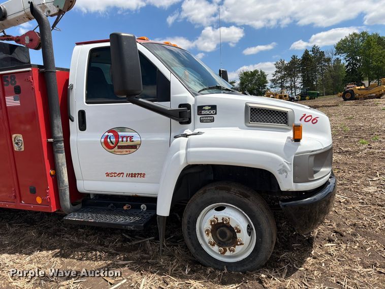 image for item FK0180 2006 Chevrolet C5500 utility / service truck