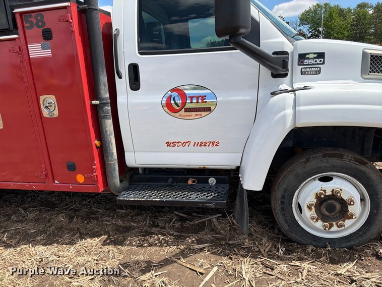 image for item FK0180 2006 Chevrolet C5500 utility / service truck
