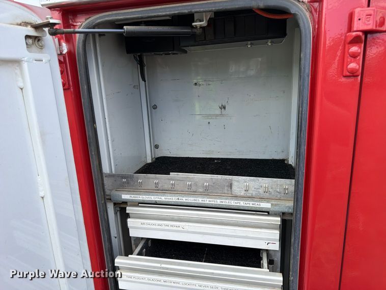 image for item FK0180 2006 Chevrolet C5500 utility / service truck