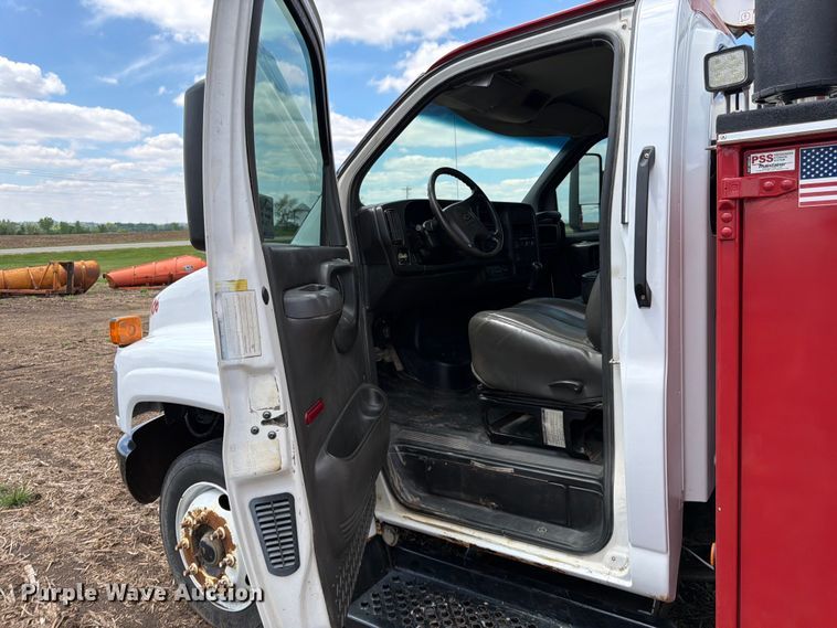 image for item FK0180 2006 Chevrolet C5500 utility / service truck