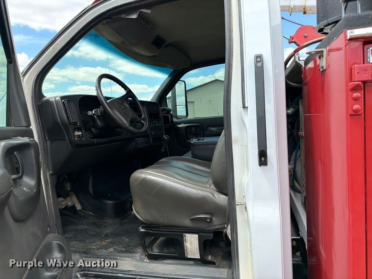 image for item FK0180 2006 Chevrolet C5500 utility / service truck