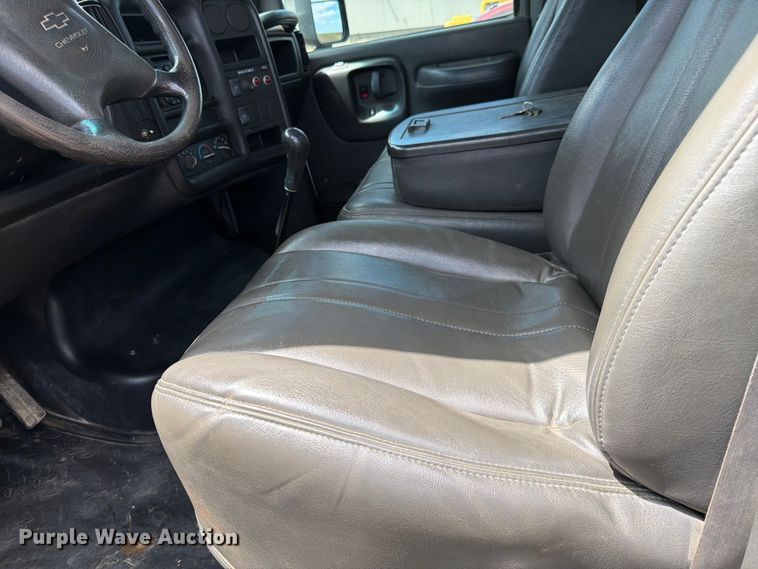 image for item FK0180 2006 Chevrolet C5500 utility / service truck