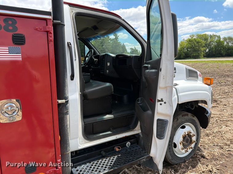 image for item FK0180 2006 Chevrolet C5500 utility / service truck