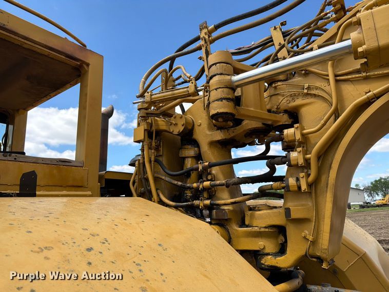 image for item FK0184 1994 Caterpillar 621E conventional scraper 