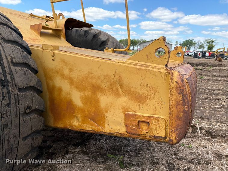 image for item FK0184 1994 Caterpillar 621E conventional scraper 