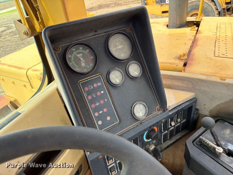 image for item FK0184 1994 Caterpillar 621E conventional scraper 