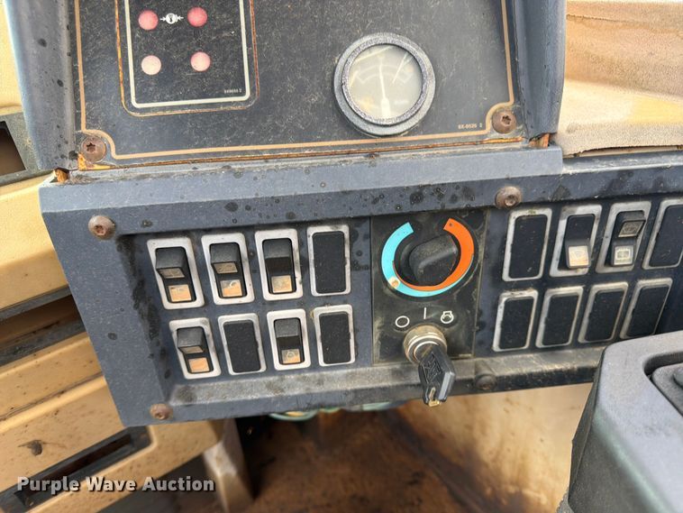 image for item FK0184 1994 Caterpillar 621E conventional scraper 