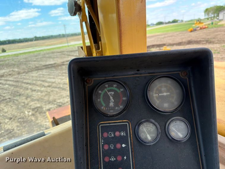 image for item FK0184 1994 Caterpillar 621E conventional scraper 