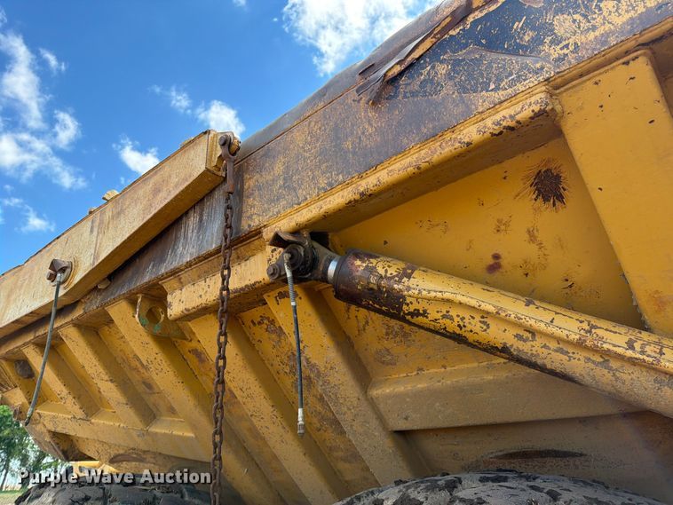 image for item FK0185 1993 Caterpillar D400D articulated haul truck