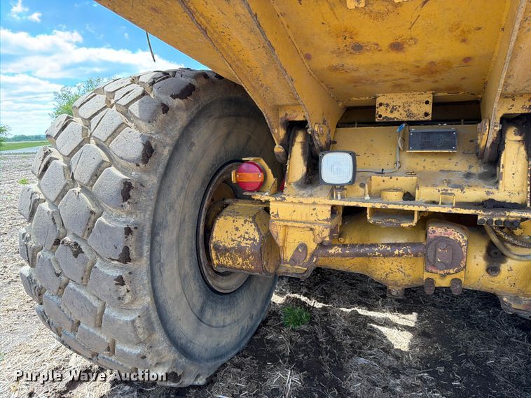image for item FK0185 1993 Caterpillar D400D articulated haul truck