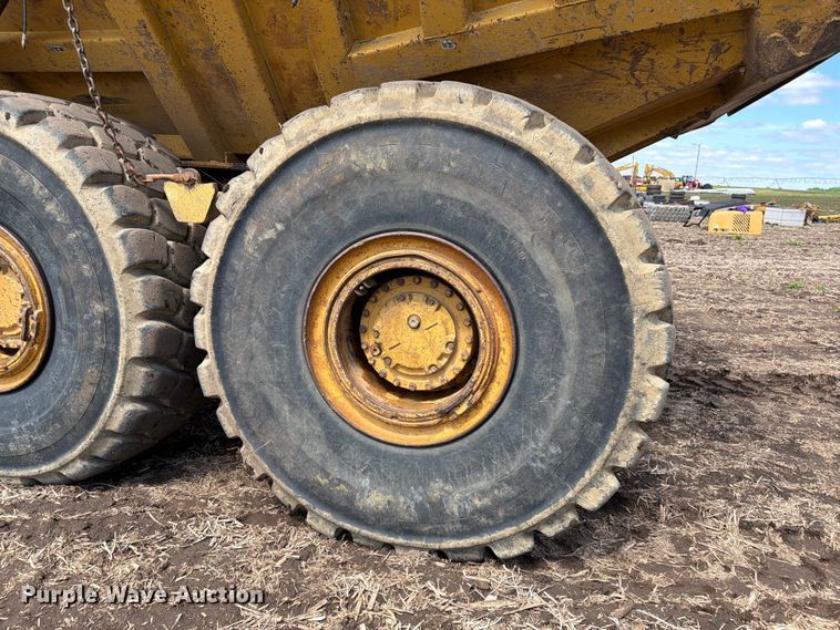 image for item FK0185 1993 Caterpillar D400D articulated haul truck