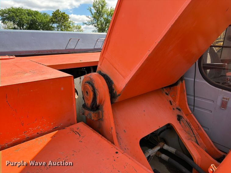 image for item FK0186 1999 Hitachi EX330LC-5 excavator