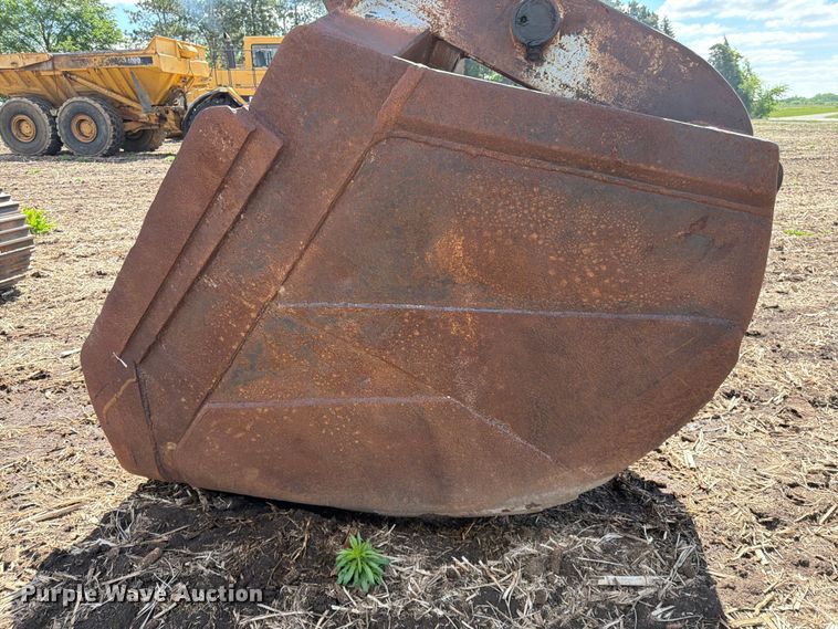 image for item FK0186 1999 Hitachi EX330LC-5 excavator