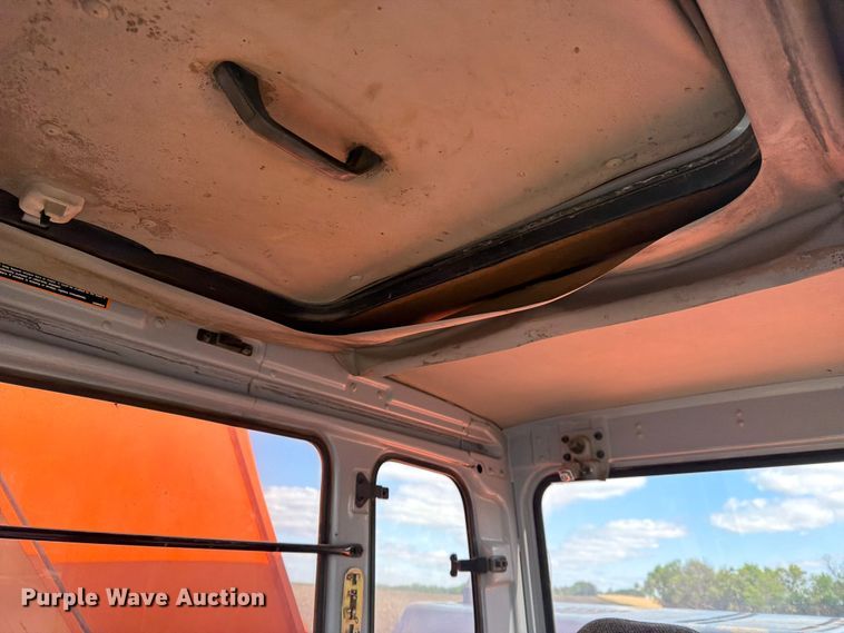image for item FK0186 1999 Hitachi EX330LC-5 excavator