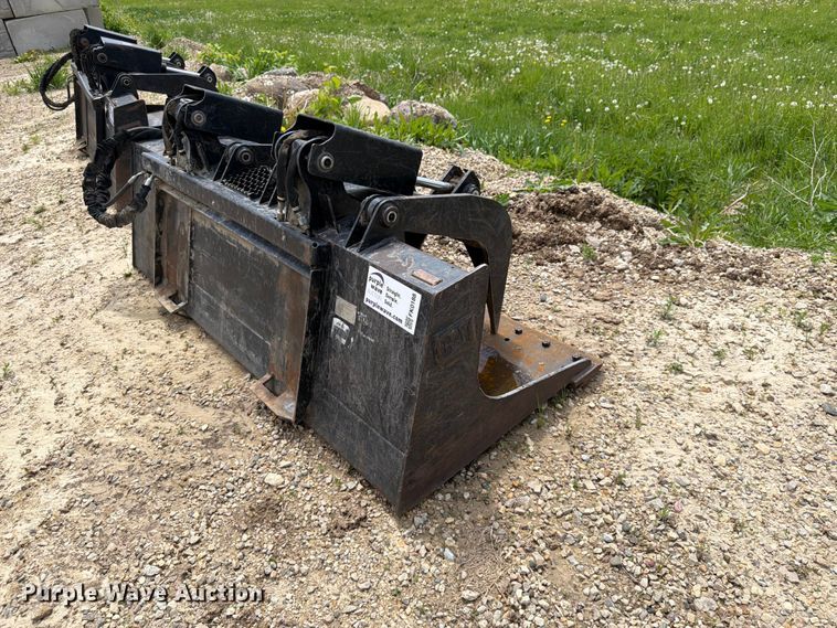 image for item FK0188 2013 Caterpillar skid steer grapple bucket