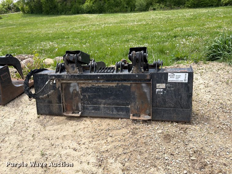 image for item FK0188 2013 Caterpillar skid steer grapple bucket