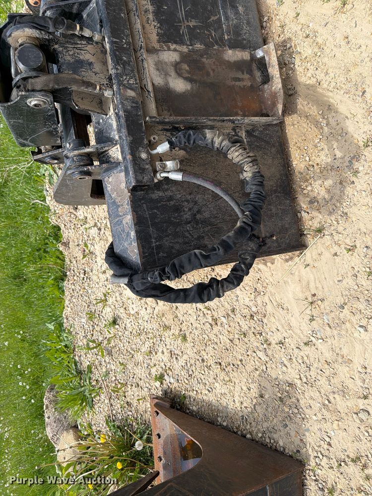 image for item FK0188 2013 Caterpillar skid steer grapple bucket