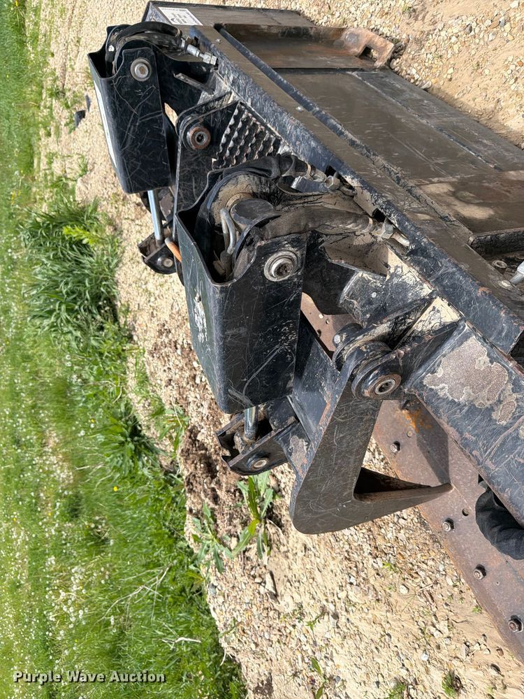 image for item FK0188 2013 Caterpillar skid steer grapple bucket