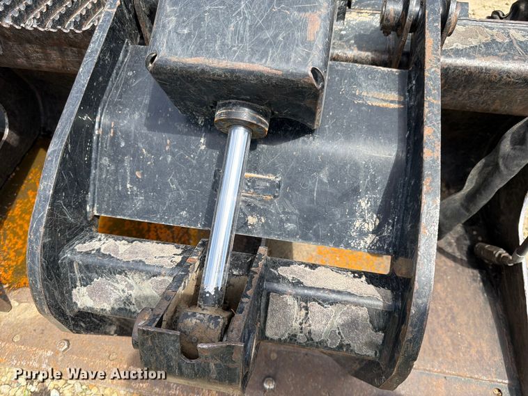 image for item FK0188 2013 Caterpillar skid steer grapple bucket