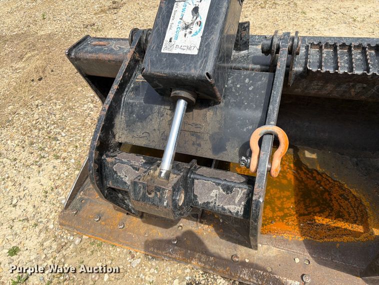 image for item FK0188 2013 Caterpillar skid steer grapple bucket
